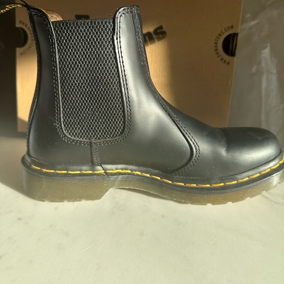 Like New Dr. Martens Airway 2976 Chelsea Boot Size 7 - Picture 5 of 11